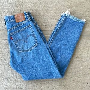 Levi’s Premium Wedgie Distressed High Rise Raw Hem Denim Jeans Size 26